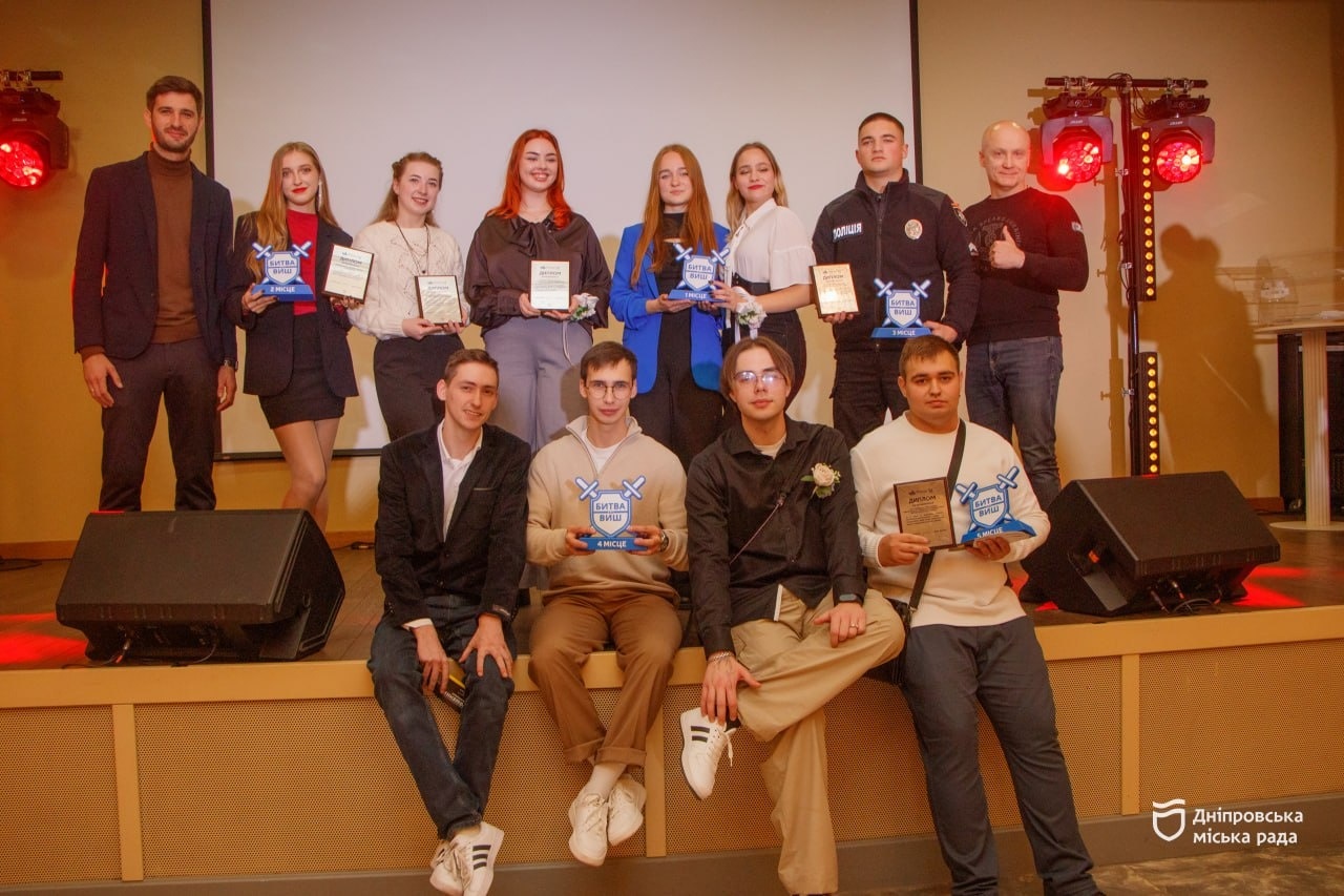 У Дніпрі відзначили переможців у «Битві за ВИШ» та передали авто для ЗСУ від молоді - 17.11