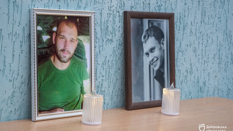 У Дніпрі увічнили пам'ять ще двох Героїв: на фасаді гімназії № 132 відкрили меморіальні дошки - 20.11.2025 У Дніпрі увічнили пам'ять ще двох Героїв: на фасаді гімназії № 132 відкрили меморіальні дошки - 20.11.2025