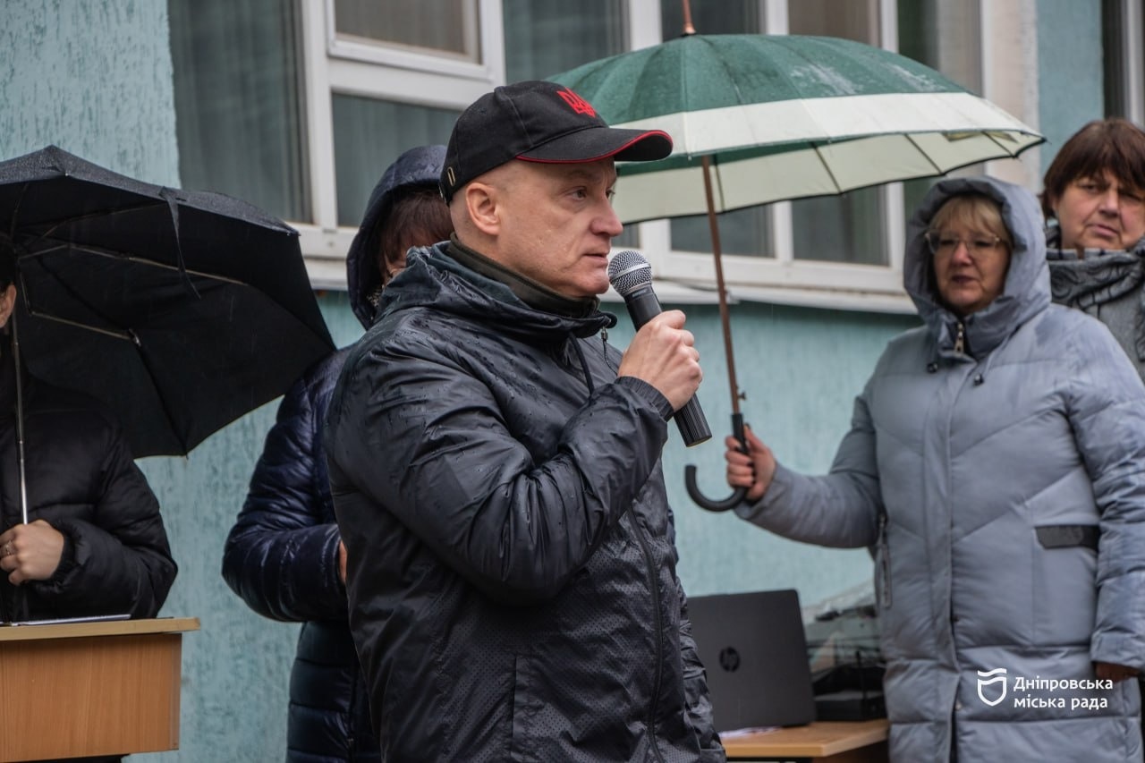 У Дніпрі увічнили пам'ять ще двох Героїв: на фасаді гімназії № 132 відкрили меморіальні дошки - 20.11.2025 У Дніпрі увічнили пам'ять ще двох Героїв: на фасаді гімназії № 132 відкрили меморіальні дошки - 20.11.2025