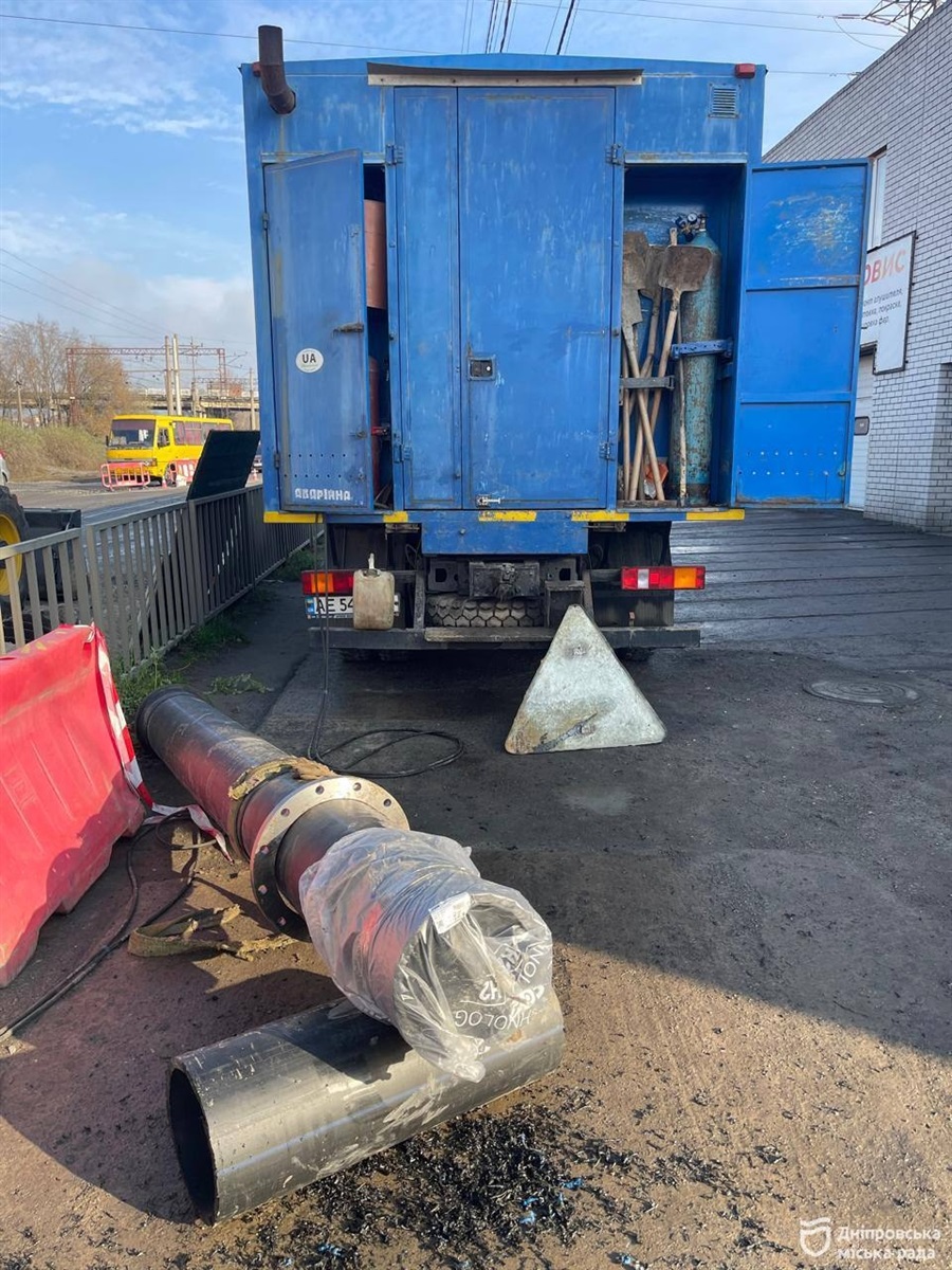 Фахівці «Дніпроводоканалу» оперативно ліквідовують пошкодження на вул. Івана Нечуя-Левицького. -21.11.2025