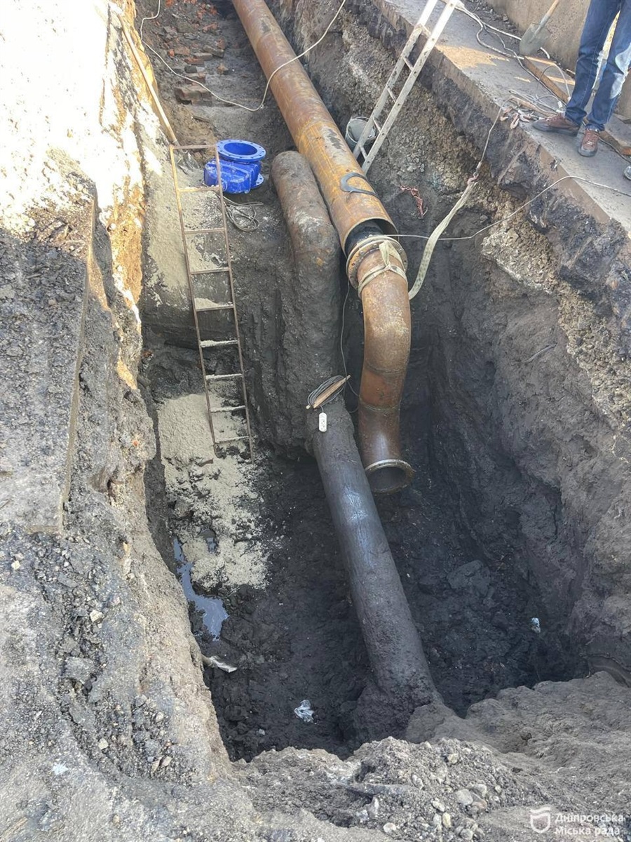 Фахівці «Дніпроводоканалу» оперативно ліквідовують пошкодження на вул. Івана Нечуя-Левицького. -21.11.2025