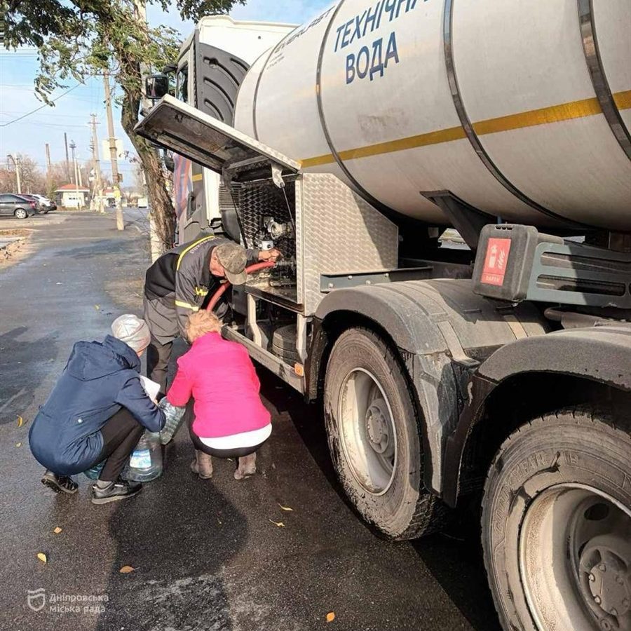 У Дніпрі КП «Дніпроводоканал» продовжує підвозити воду для мешканців мікрорайону Північний -21.11.2025