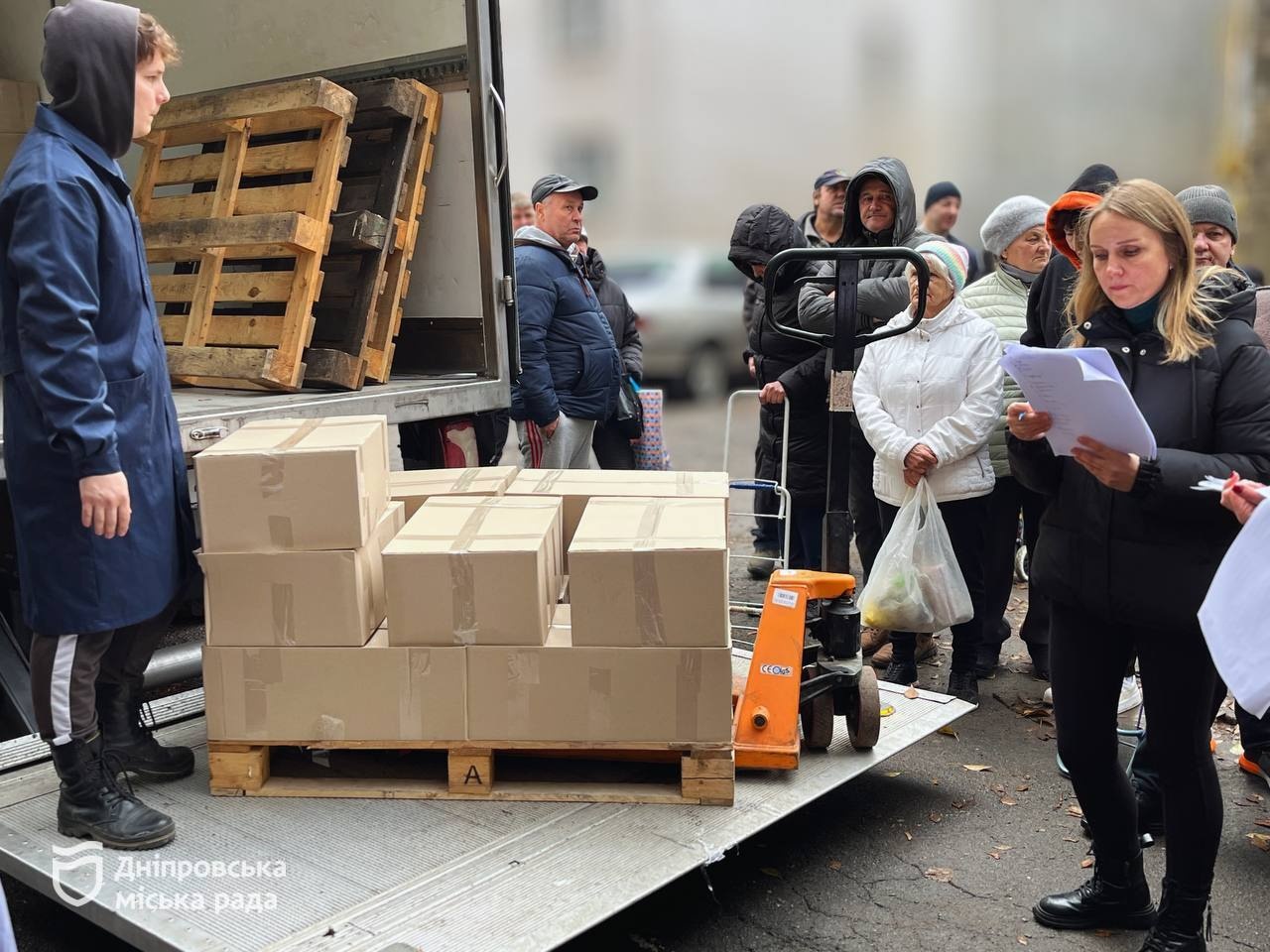 У Дніпрі переселенці безкоштовно отримують допомогу від міста. -21.11.2025