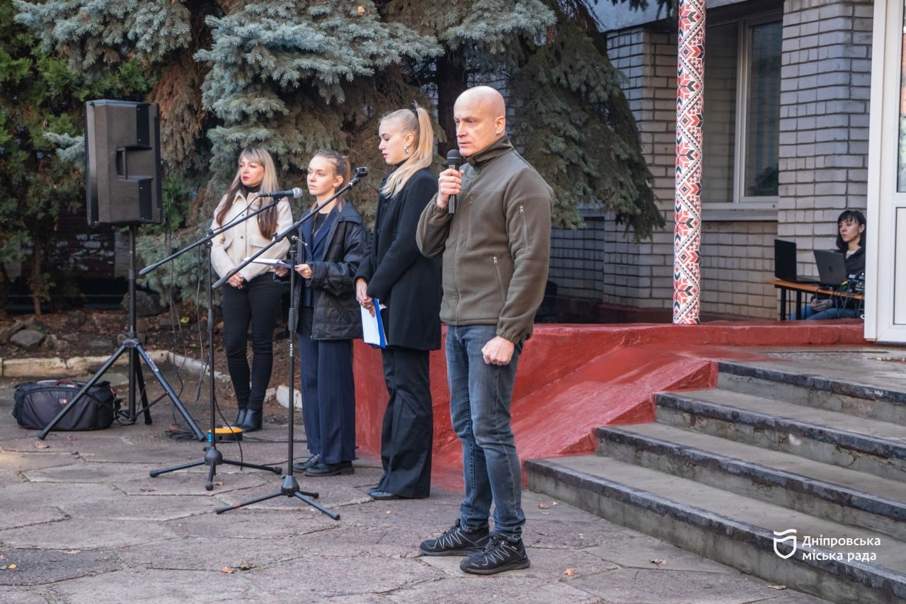 У дніпровській гімназії № 39 відкрили меморіальну дошку полеглому випускнику Олександру Васюкову - 21.11.2025