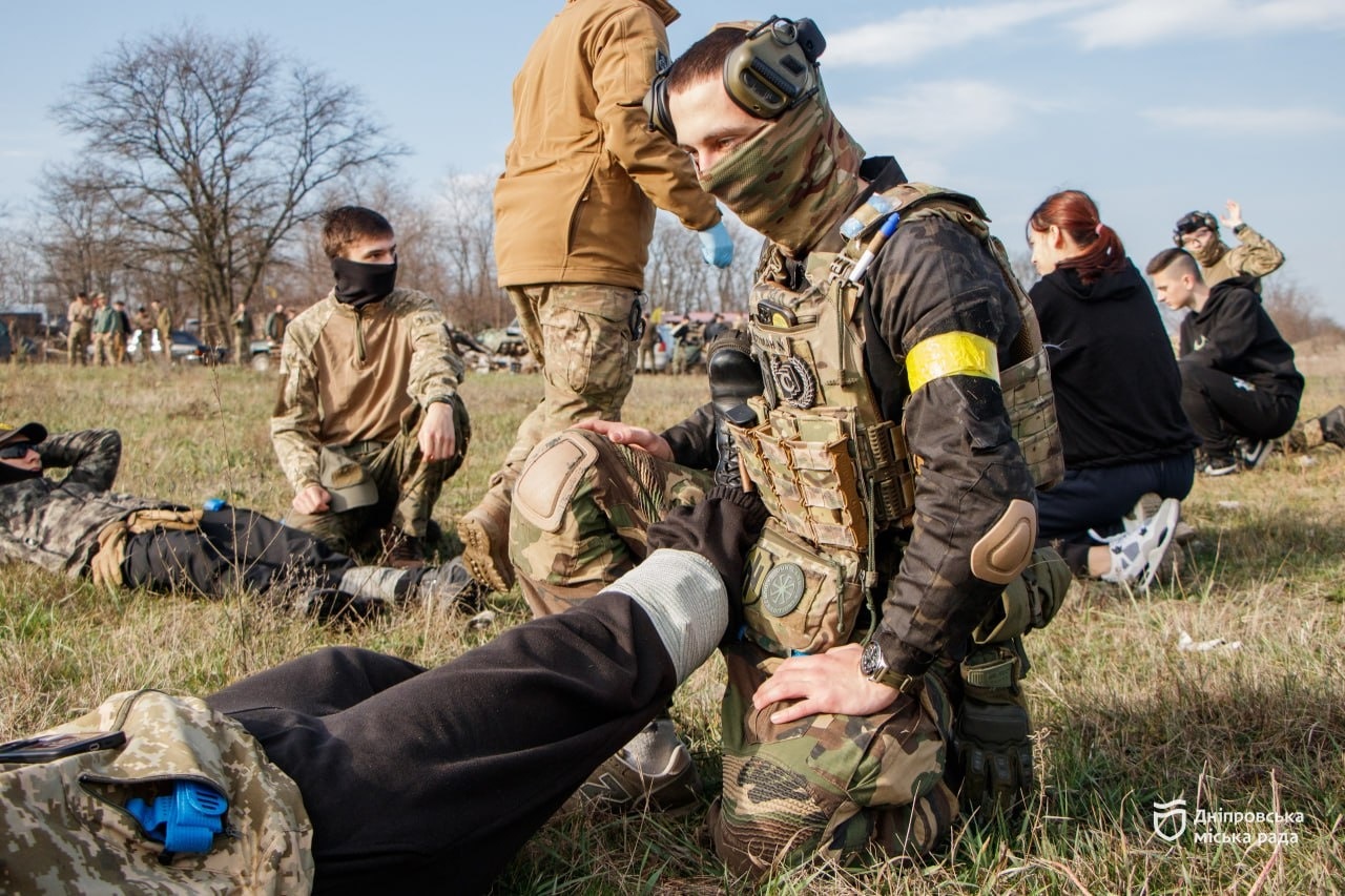 У Дніпрі 52 молодих людей пройшли просунутий військово-патріотичний вишкіл
