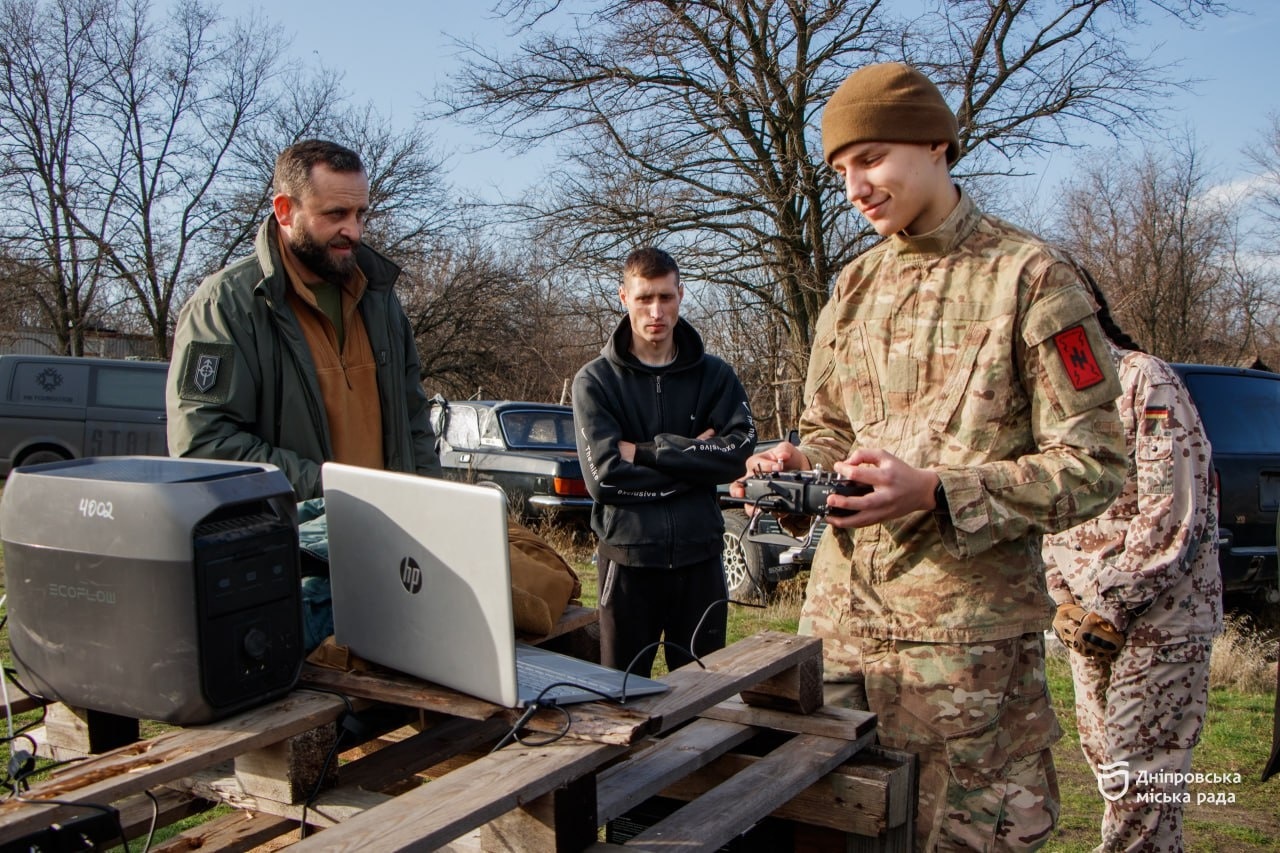 У Дніпрі 52 молодих людей пройшли просунутий військово-патріотичний вишкіл