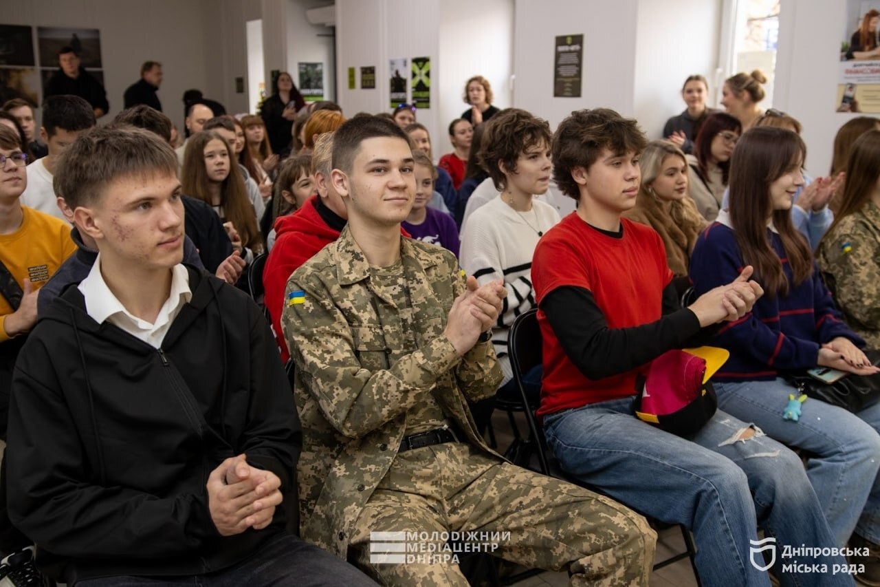 У Дніпрі молодь зустрілася з відомим письменником Сергієм Жаданом. -24.11.2025