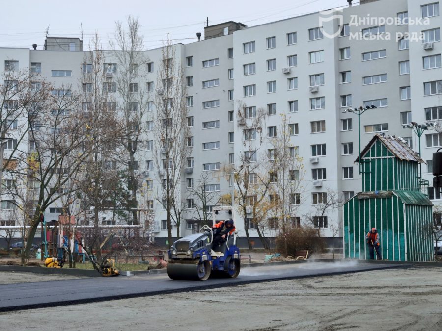 Перемога, 118: Борис Філатов перевірив вхід реконструкції двору 27.11.2025