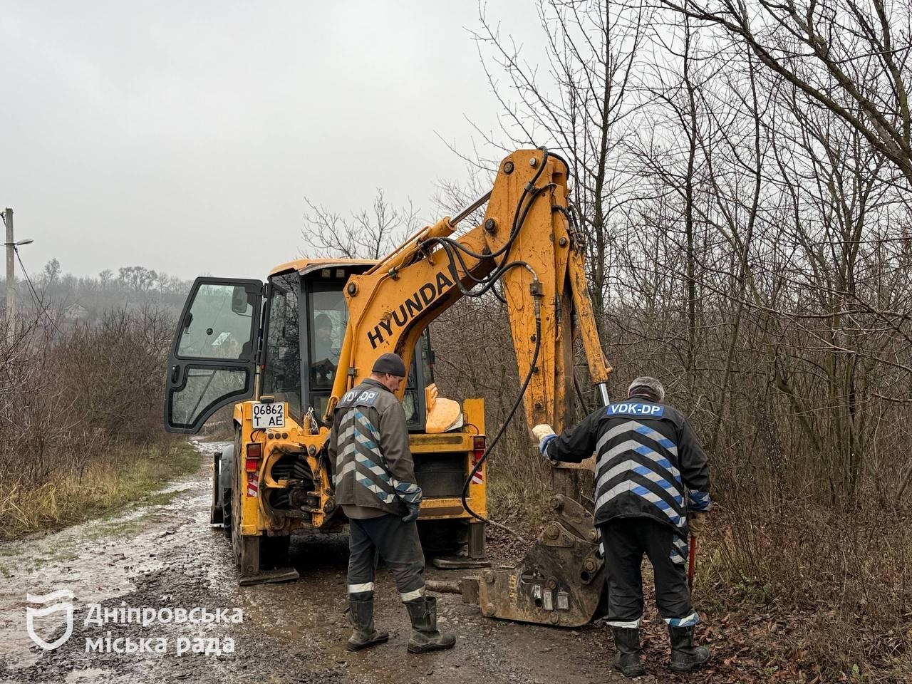 КП «Дніпроводоканал» оперативно ремонтують водопровод у Дніпрі та віддалених районах - 28.11.2025