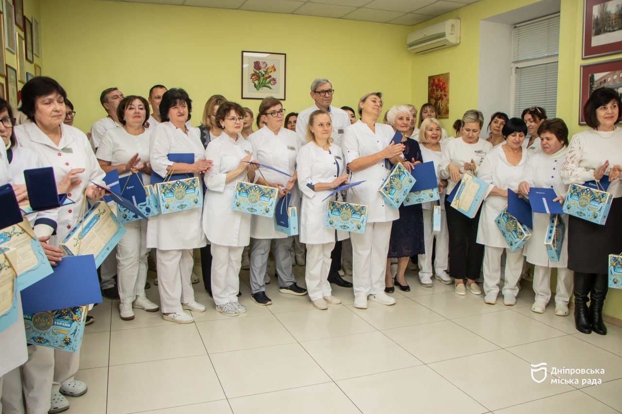 Дніпровська стоматполіклінка відзначає ювілей: оновлення, розширення послуг і допомога військовим - 28.11.2025