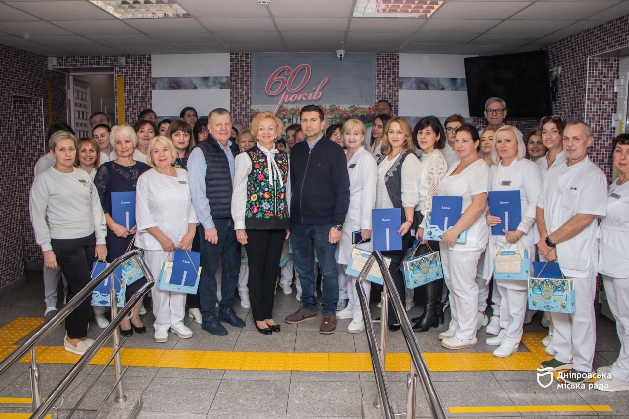 Дніпровська стоматполіклінка відзначає ювілей: оновлення, розширення послуг і допомога військовим - 28.11.2025