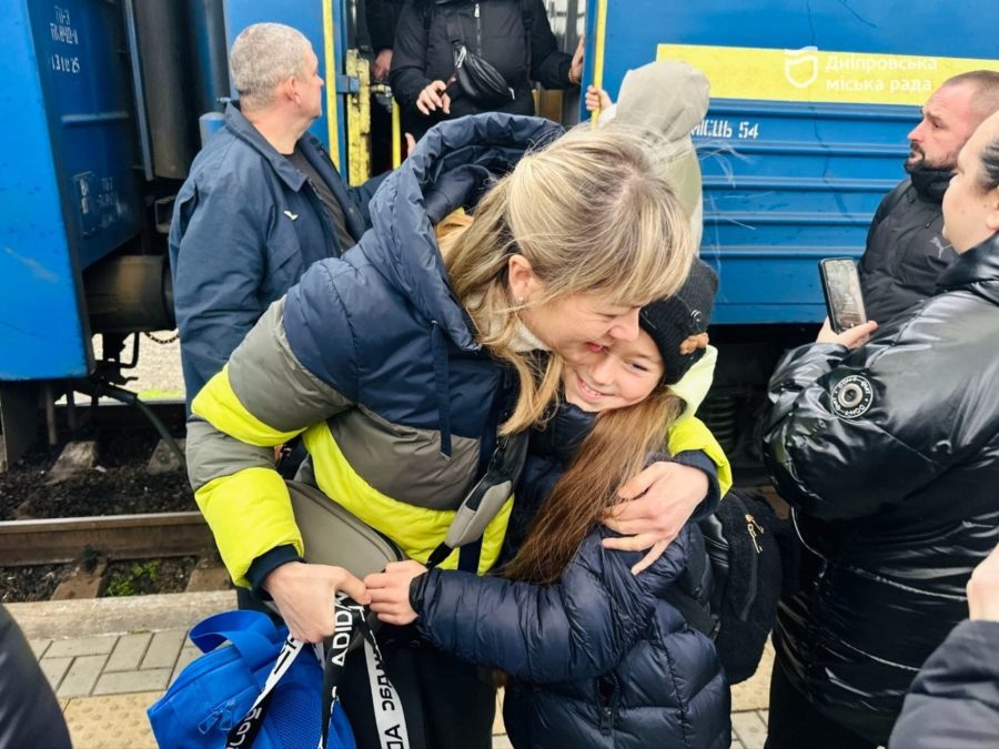 До Дніпра з відпочинку в таборах на прикарпатті повернулись 198 дітей 29.11.2025