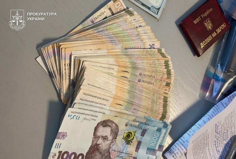 Вимагали 50 тисяч доларів США неіснуючого боргу — у Кривому Розі судитимуть групу осіб - 03.11.2025