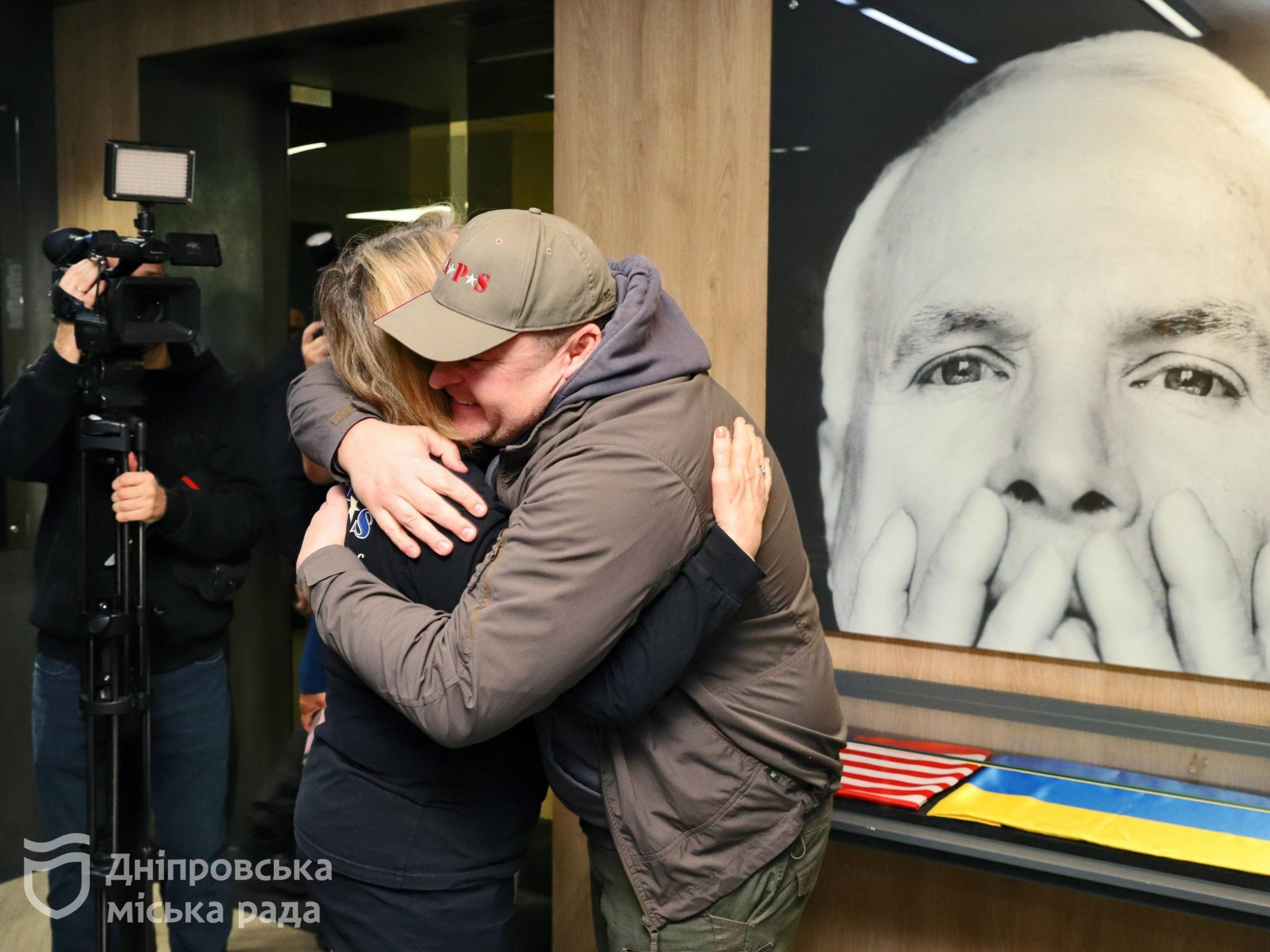 До Дніпра на зустріч із Філатовим приїхала велика делегація американських ветеранів та президентка TAPS - 10.11.2025