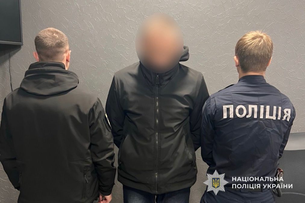 У Дніпрі поліцейські затримали чоловіка, який викрав техніку з пошкодженого після обстрілу закладу - 19.11.2025