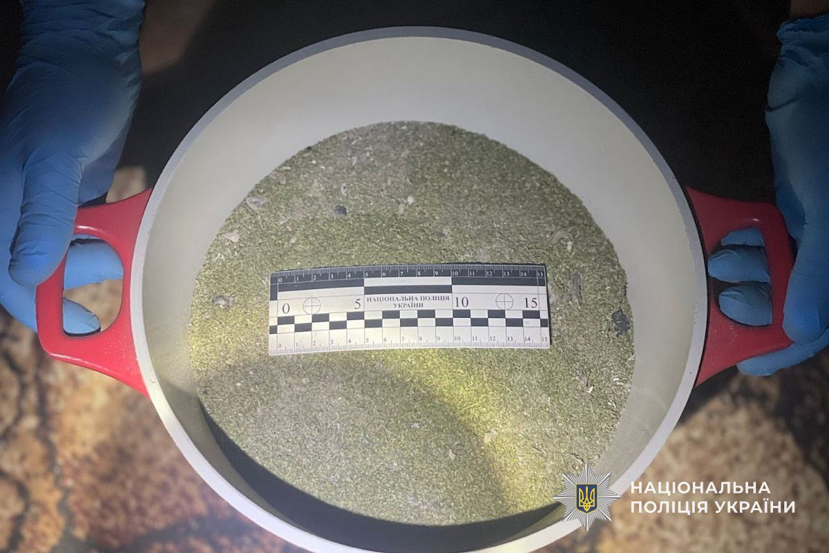 У Марганці поліція затримала 40-річного чоловіка за підозрою у збуті наркотиків - 04.11.2025