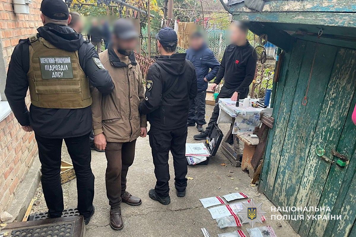 У Марганці поліція затримала 40-річного чоловіка за підозрою у збуті наркотиків - 04.11.2025