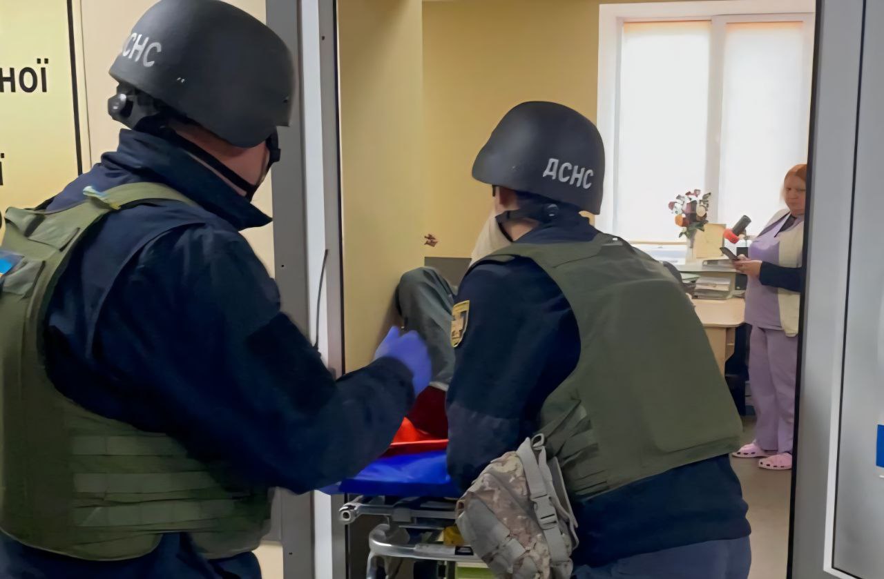 У Нікополі внаслідок удару російського FPV-дрона постраждали п’ятеро людей - 15.11.2025