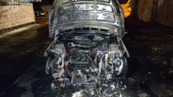 Підпал автівок на замовлення у Дніпрі: палія затримали - 17.11.2025