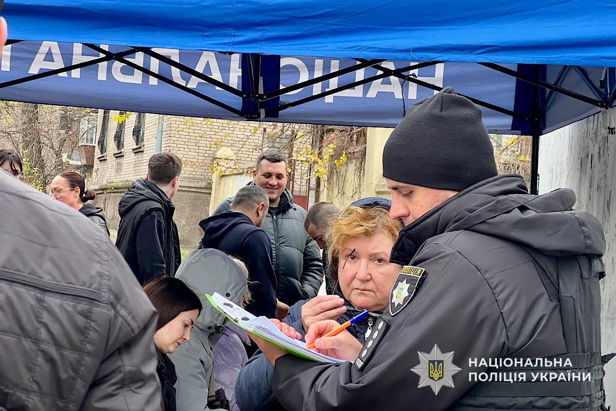 Станом на 16:00 правоохоронці прийняли майже 130 заяв від потерпілих щодо пошкодженого майна. -18.11.2025