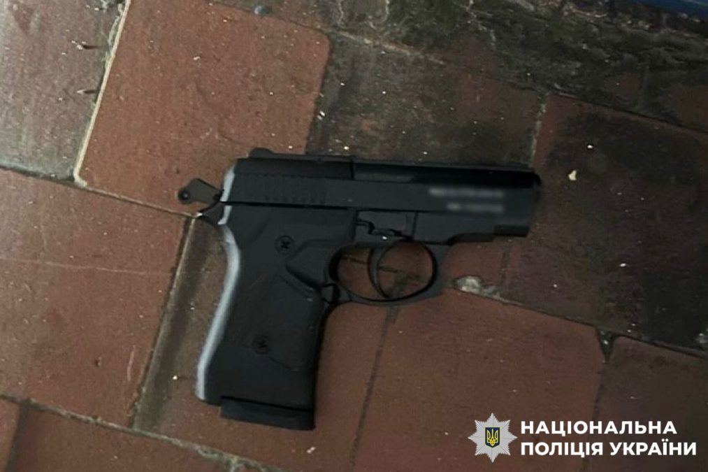 У Дніпрі чоловік отримав 8,5 року ув’язнення за розбійний напад із погрозою пістолетом - 20.11.2025