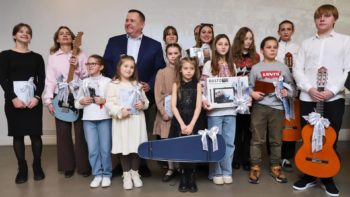 У Дніпрі дітям, чиї батьки загинули, захищаючи Україну, придбали омріяні музичні інструменти 25.11.2025