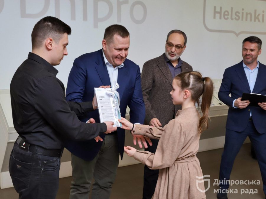 У Дніпрі дітям, чиї батьки загинули, захищаючи Україну, придбали омріяні музичні інструменти 25.11.2025