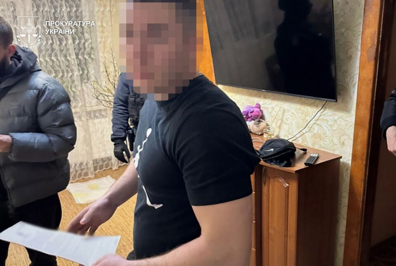 Вимагали 50 тисяч доларів США неіснуючого боргу — у Кривому Розі судитимуть групу осіб - 03.11.2025