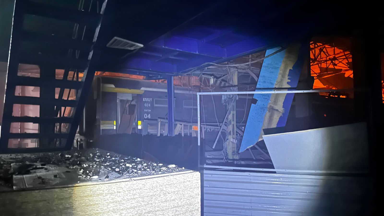 У Дніпрі росія атакувала залізничну інфраструктуру: зруйноване депо та пошкоджений вокзал - 18.11.2025