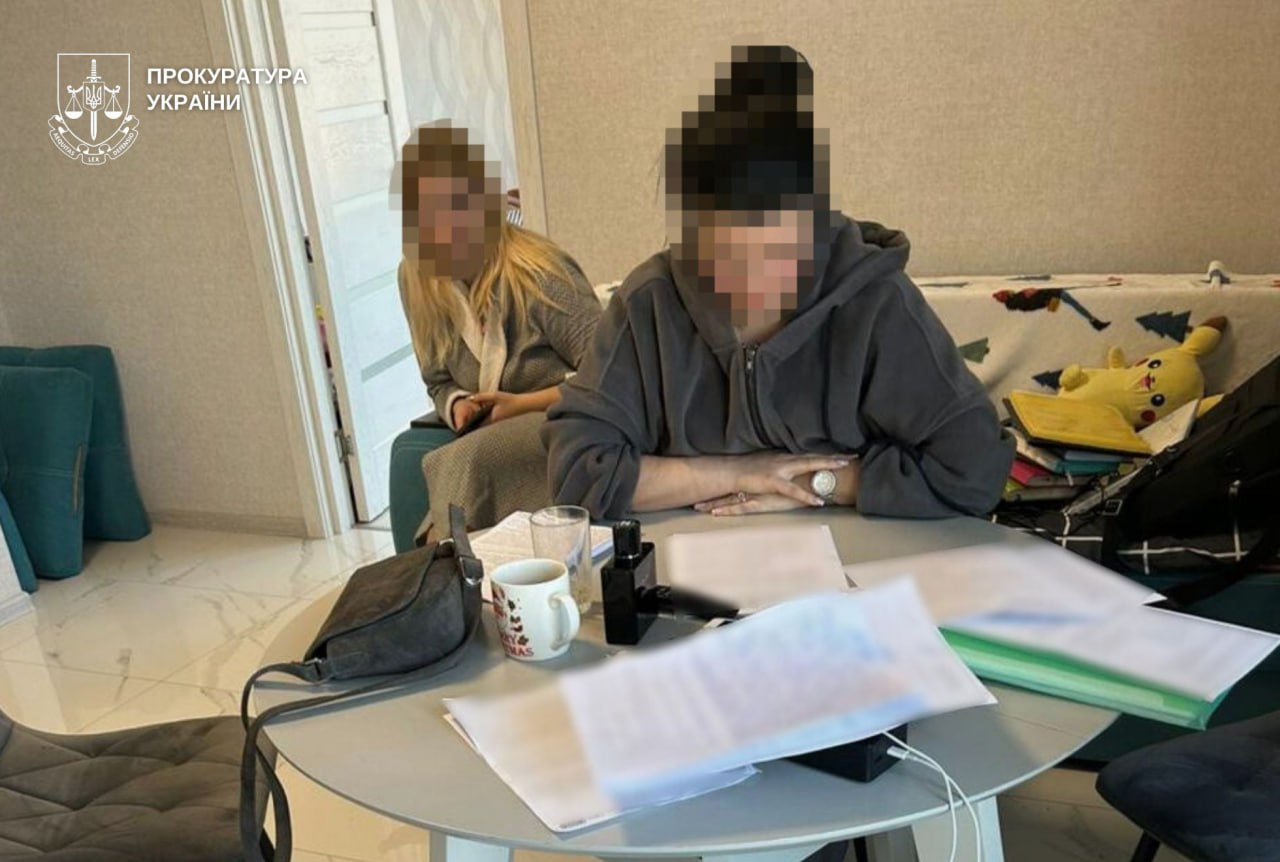 Вимагали 50 тисяч доларів США неіснуючого боргу — у Кривому Розі судитимуть групу осіб - 03.11.2025