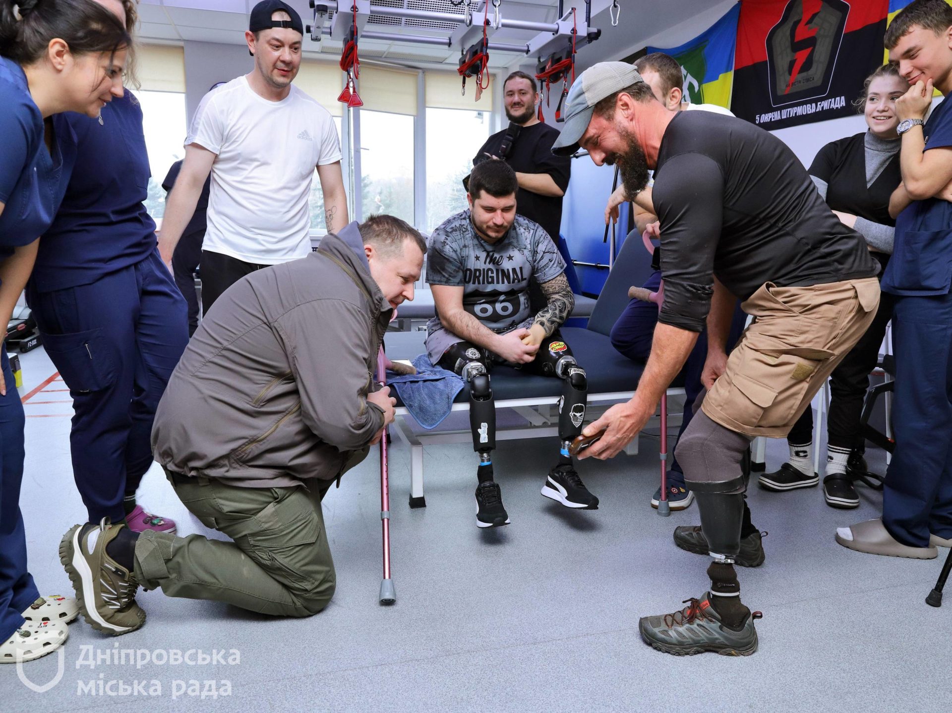 До Дніпра на зустріч із Філатовим приїхала велика делегація американських ветеранів та президентка TAPS - 10.11.2025