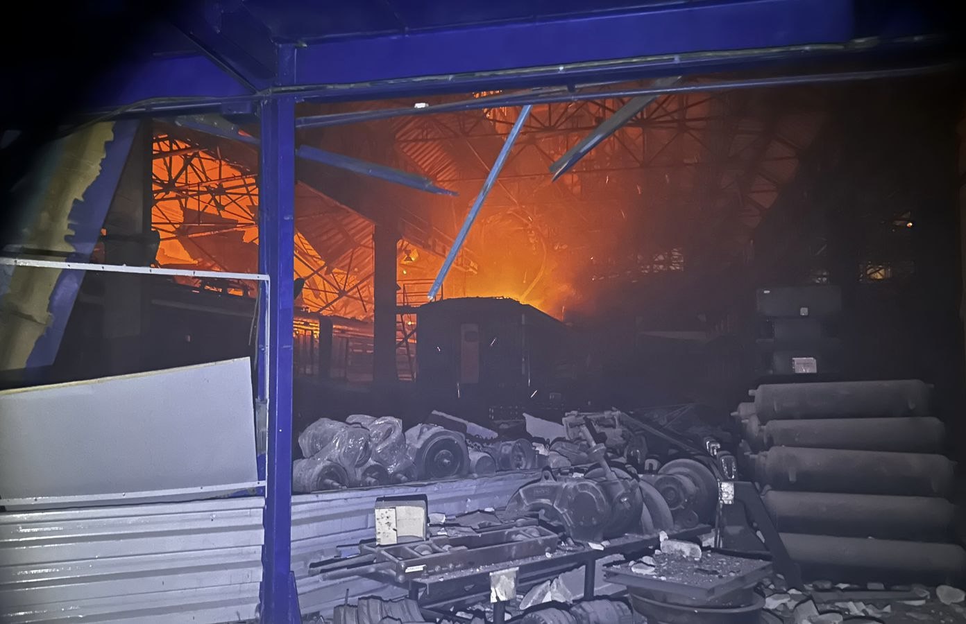 У Дніпрі росія атакувала залізничну інфраструктуру: зруйноване депо та пошкоджений вокзал - 18.11.2025