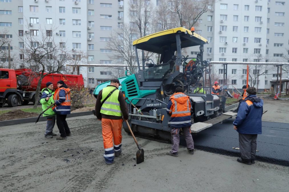 У Дніпрі реконструюють двір 118-го будинку на Перемозі - 27.11.2025