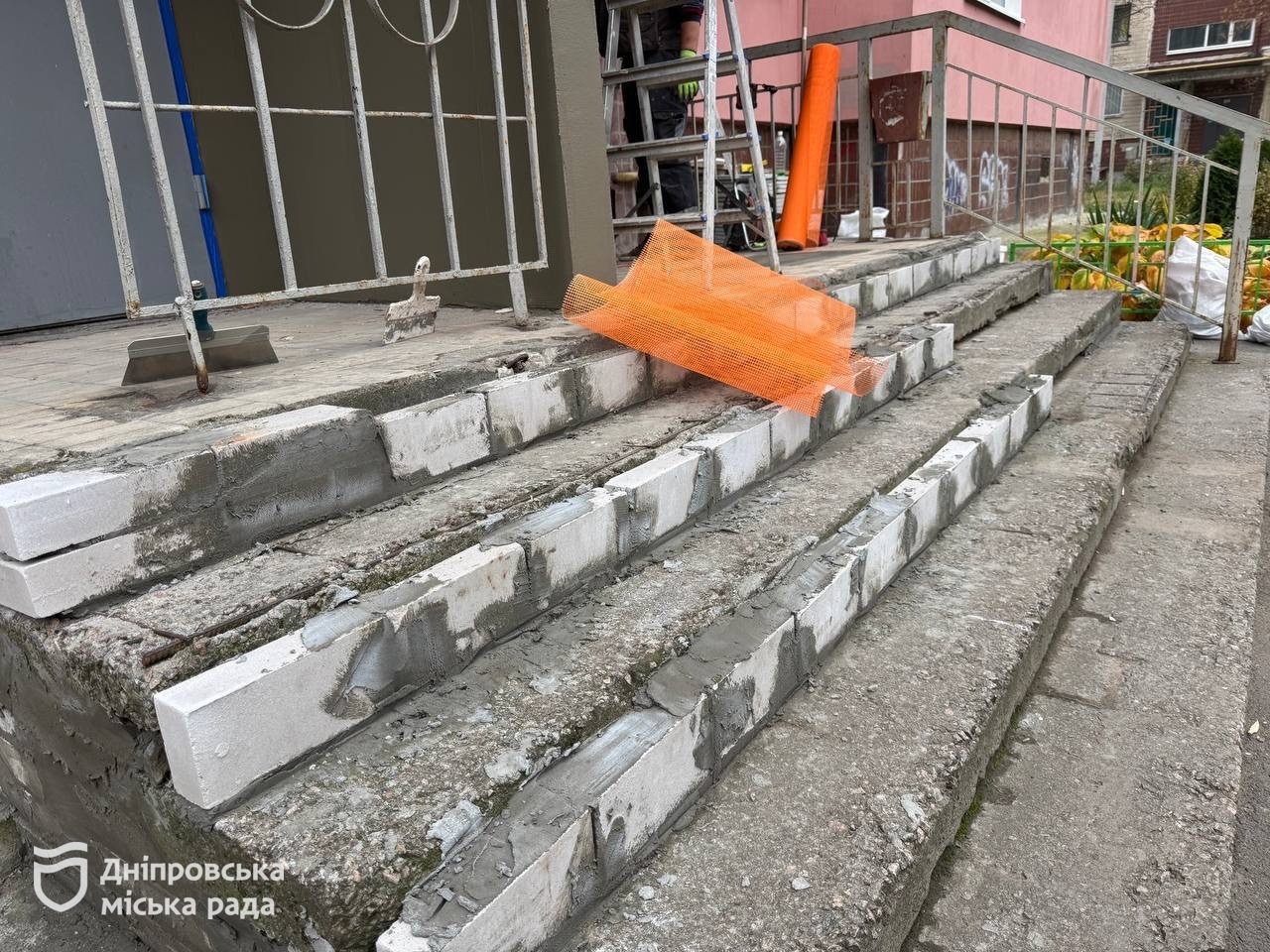 Ремонт під’їздів благоустрій дворів і безпечні укриття У Дніпрі продовжують оновлювати інфраструктуру 06 11 2025