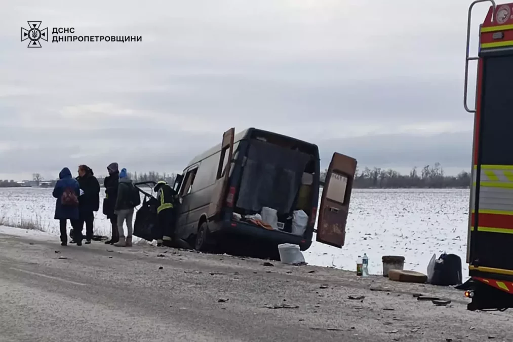 Біля Чумаків на Дніпропетровщині сталася ДТП: двох людей деблокували рятувальники