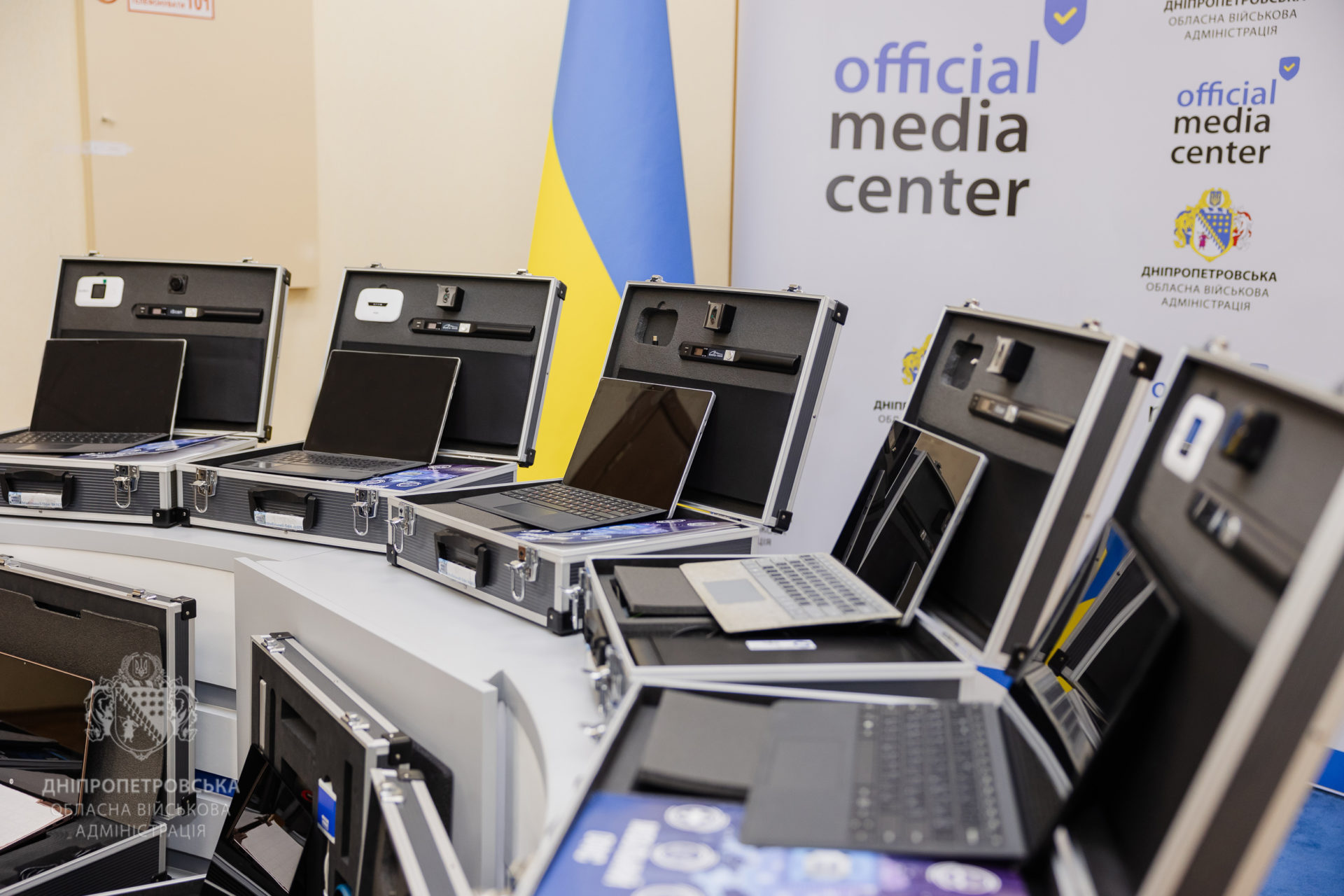 Дніпропетровщина забезпечила громади мобільними ЦНАП-кейсами - 23.12.2025