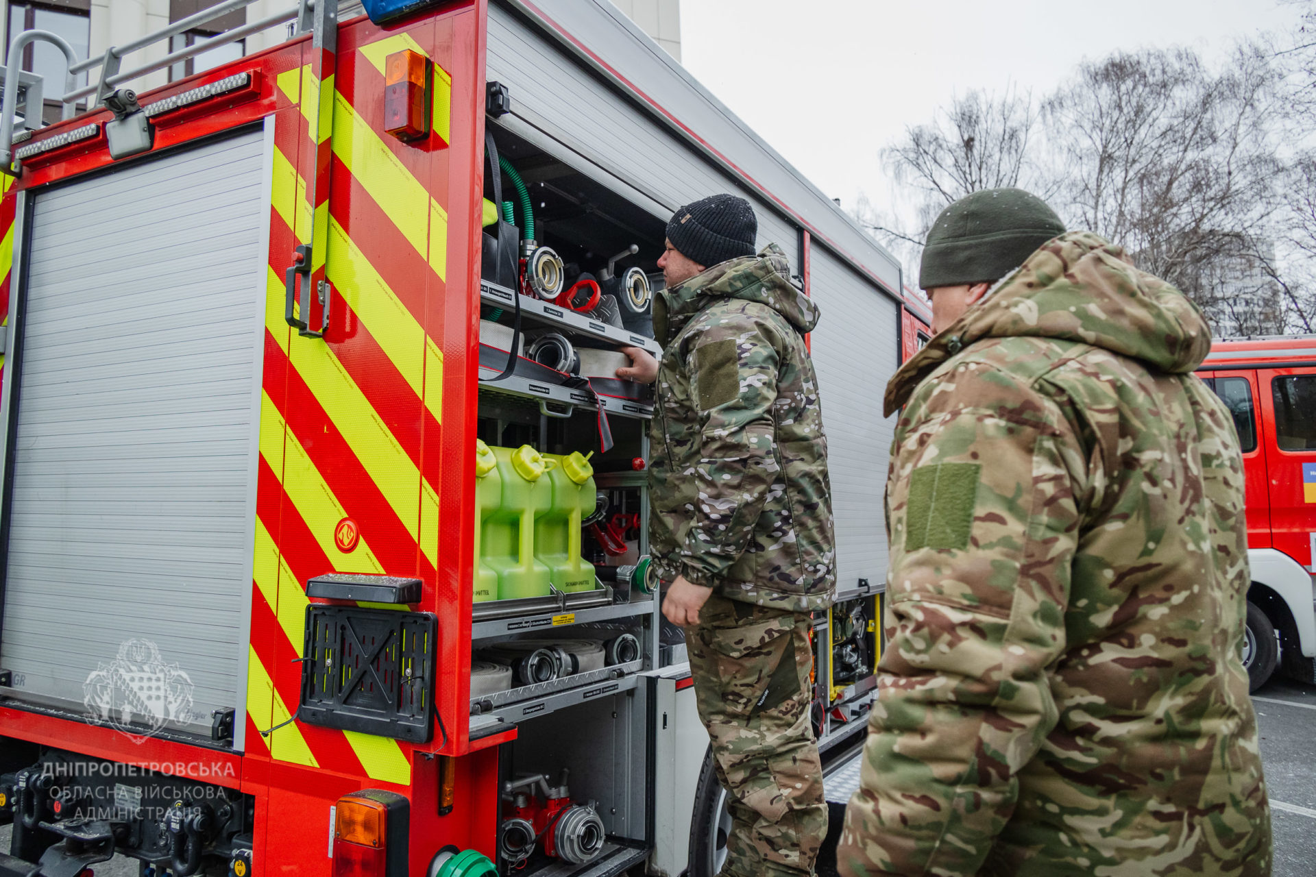На Дніпропетровщині пожежники отримали нові автівки від німецьких партнерів - 24.12.2025
