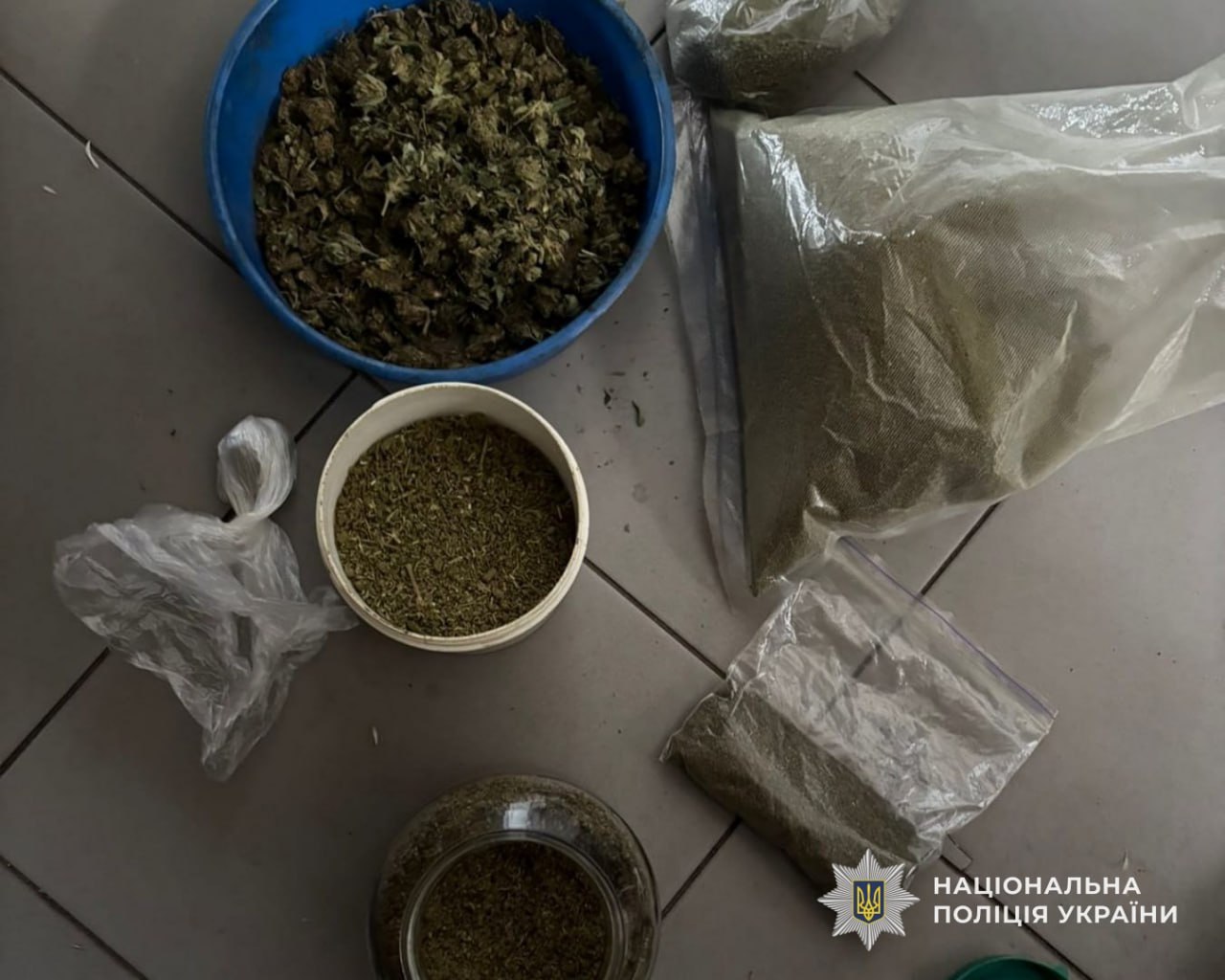 На Дніпропетровщині затримали чоловіка за зберігання понад 8 кг наркотиків - 01.12.2025