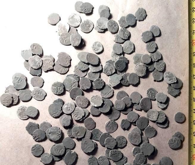 Дніпровські поліцейські повернули до музею історичні артефакти - 03.12.2025