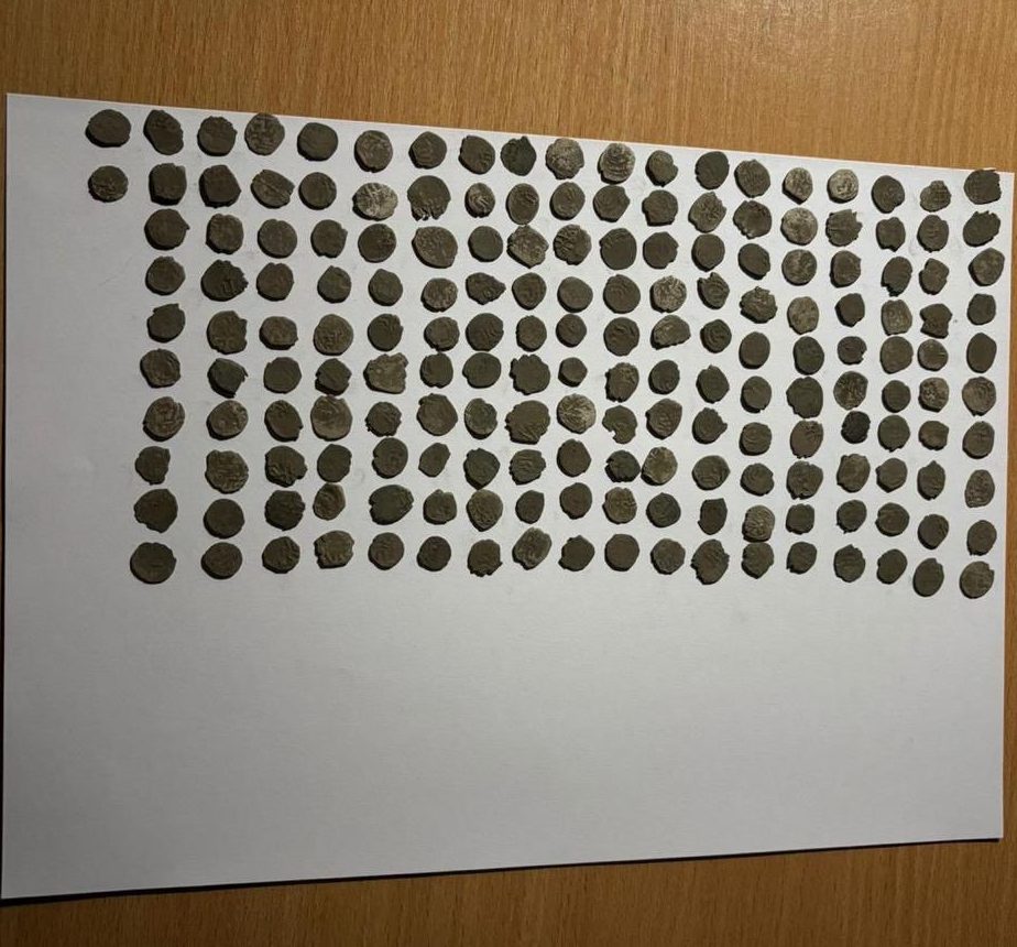 Дніпровські поліцейські повернули до музею історичні артефакти - 03.12.2025