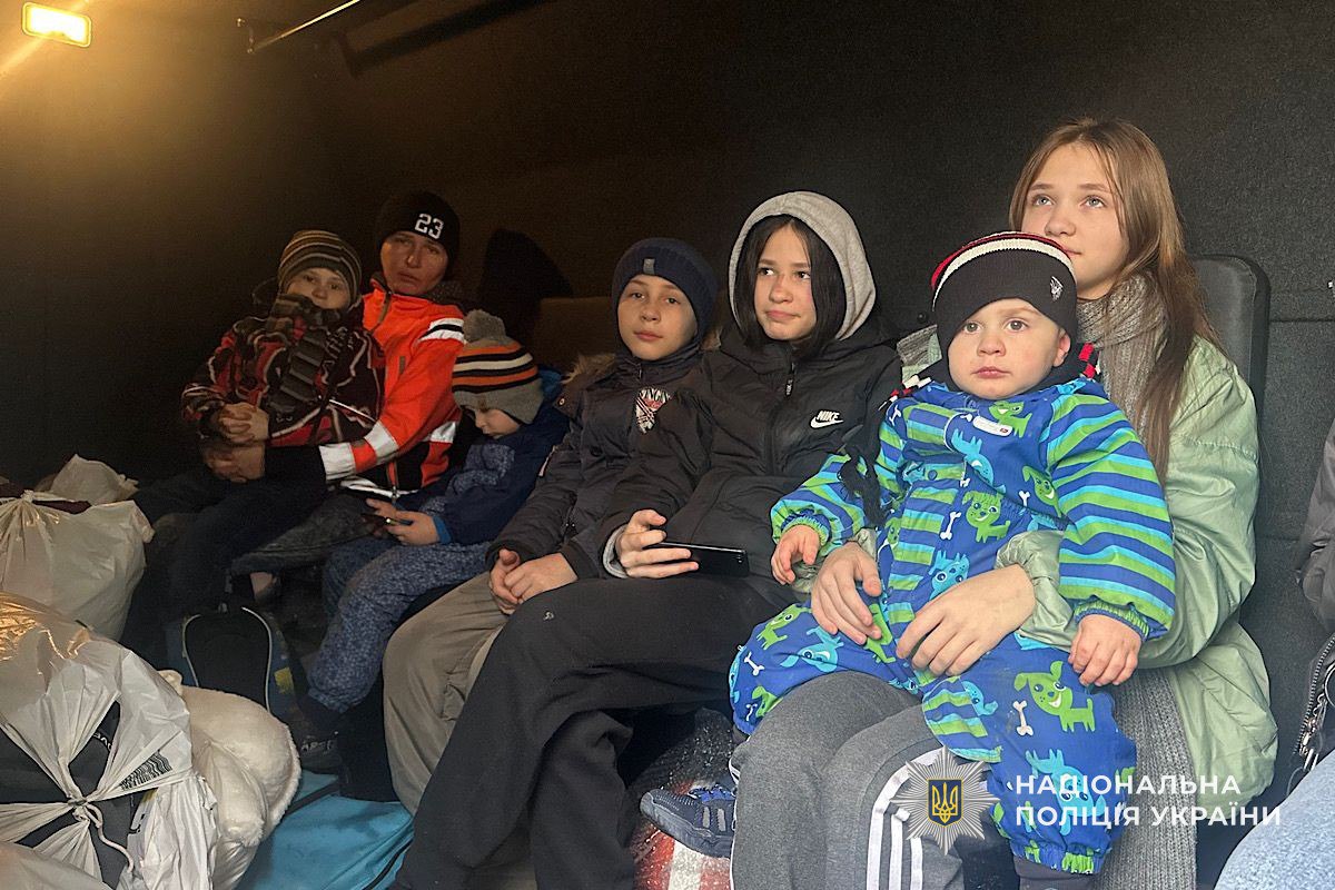 Евакуація в Нікополі: «Білі янголи» допомогли родині залишити місто - 24.12.2025