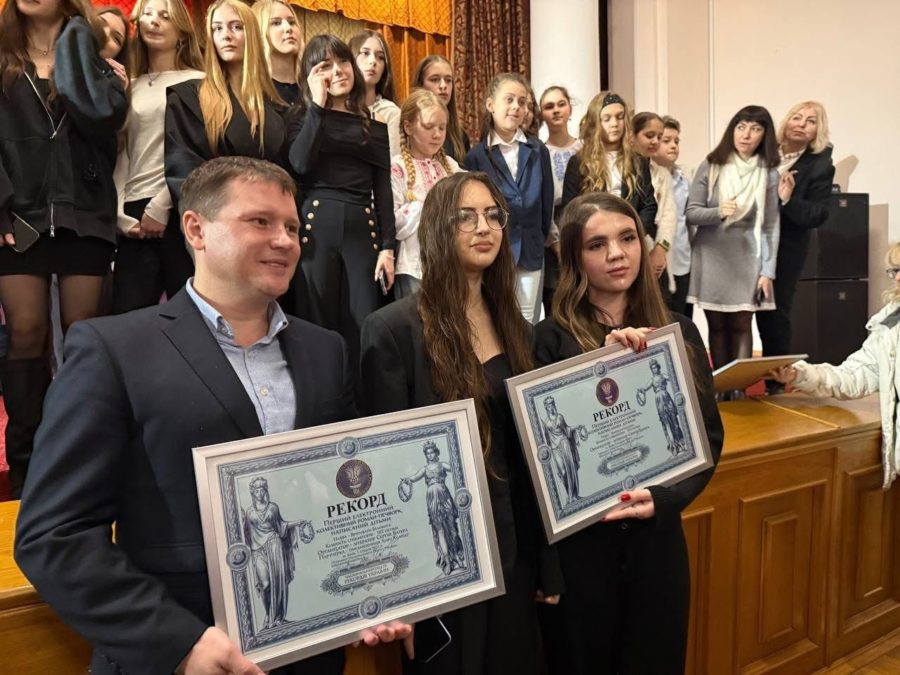 Нікопольські ліцеїстки стали соавторками  літературного рекорду України - 04.12.2025