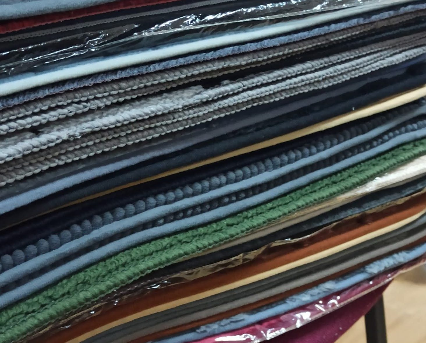 Дніпровські школярі допомогають безпритульним твариам пережити зиму - 04.12.2025