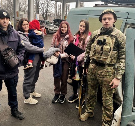 Евакуація з прифронтової Синельниківщини сімей з дітьми 1 12 2025