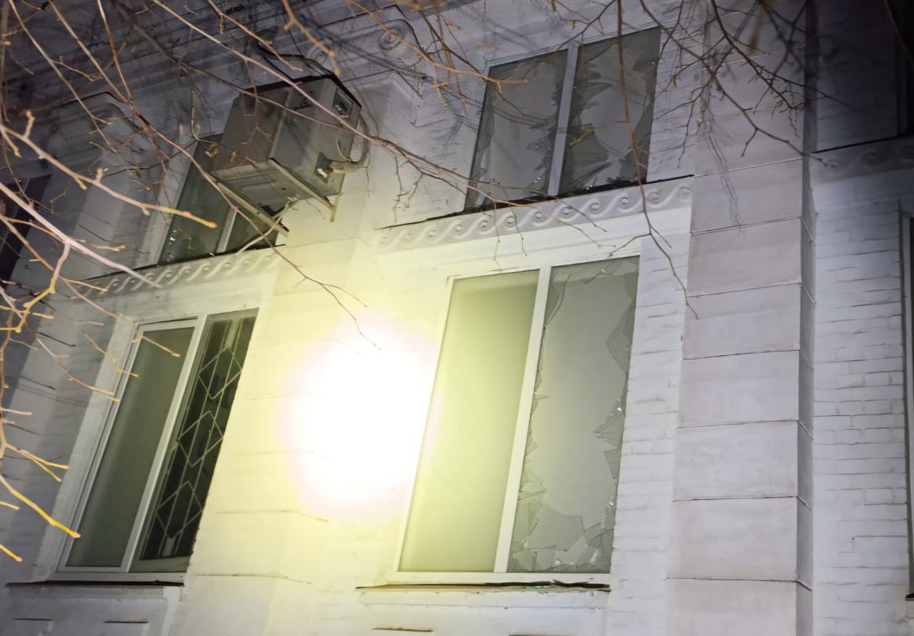 Черговий нічний удар по Нікополю: є руйнування — 24.12.2025