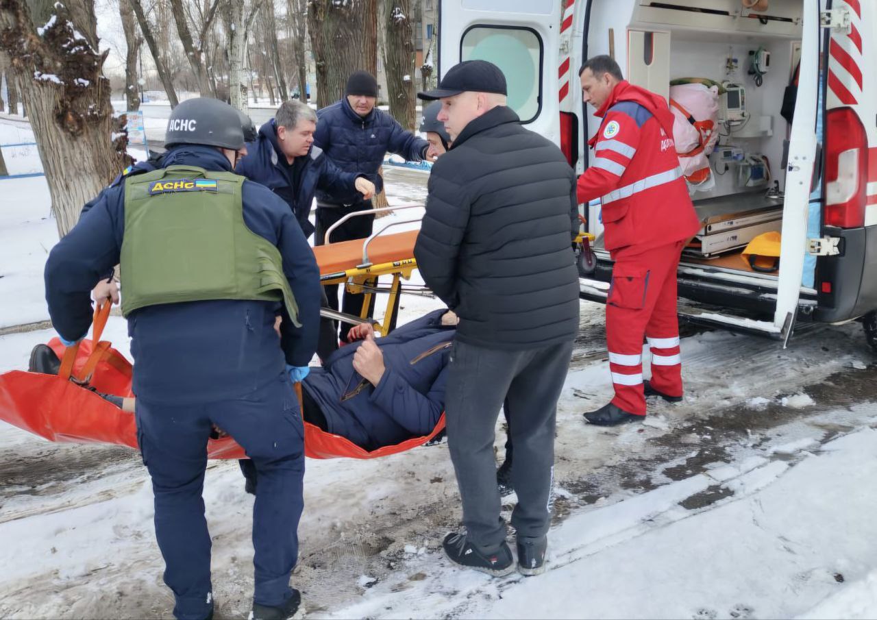 Від ранку ворог продовжував атакувати Нікопольщину: пораненні 2 чоловіків