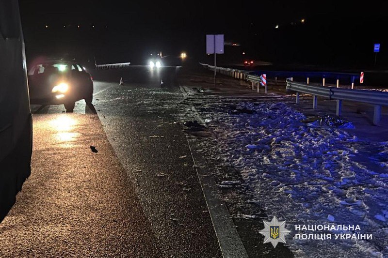 Збила водія і врізалася у поліцейське авто: ДТП у Дніпровському районі, на Криворізькій трасі