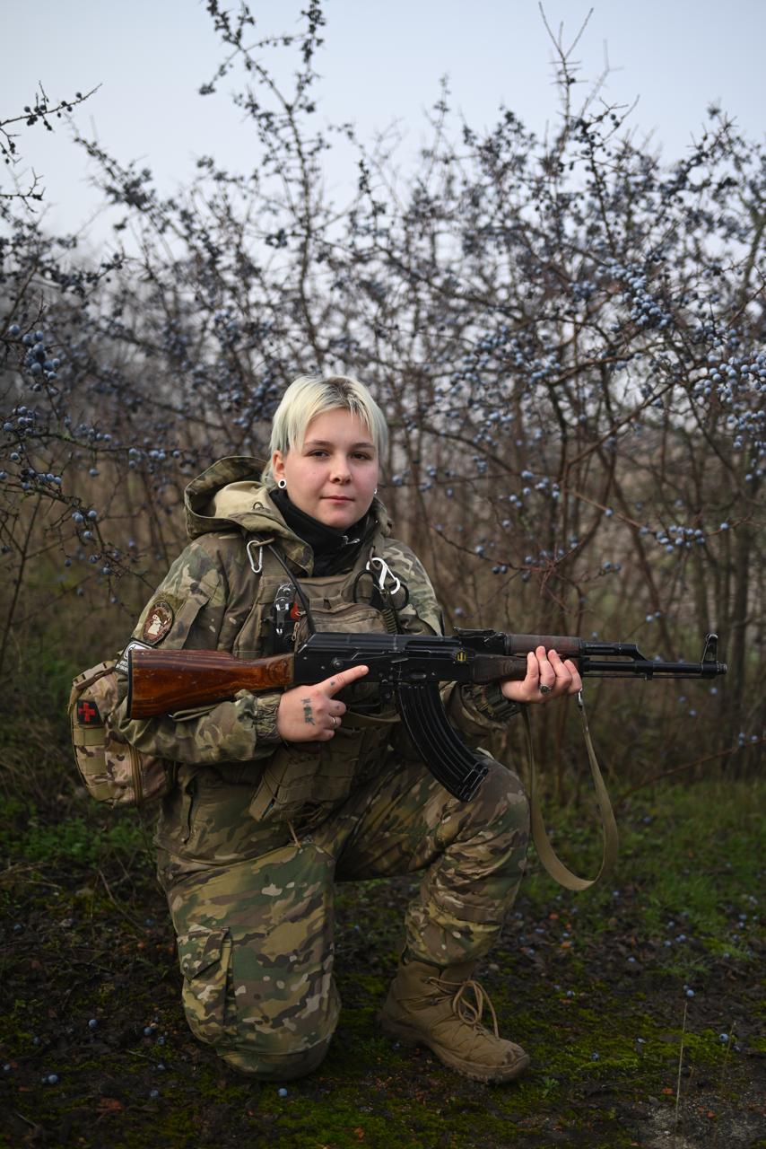 Бойова медикиня з Дніпра «Каспер»: на фронт пішла у 21, рятувала побратимів під обстрілами та отримала «Золотий хрест»