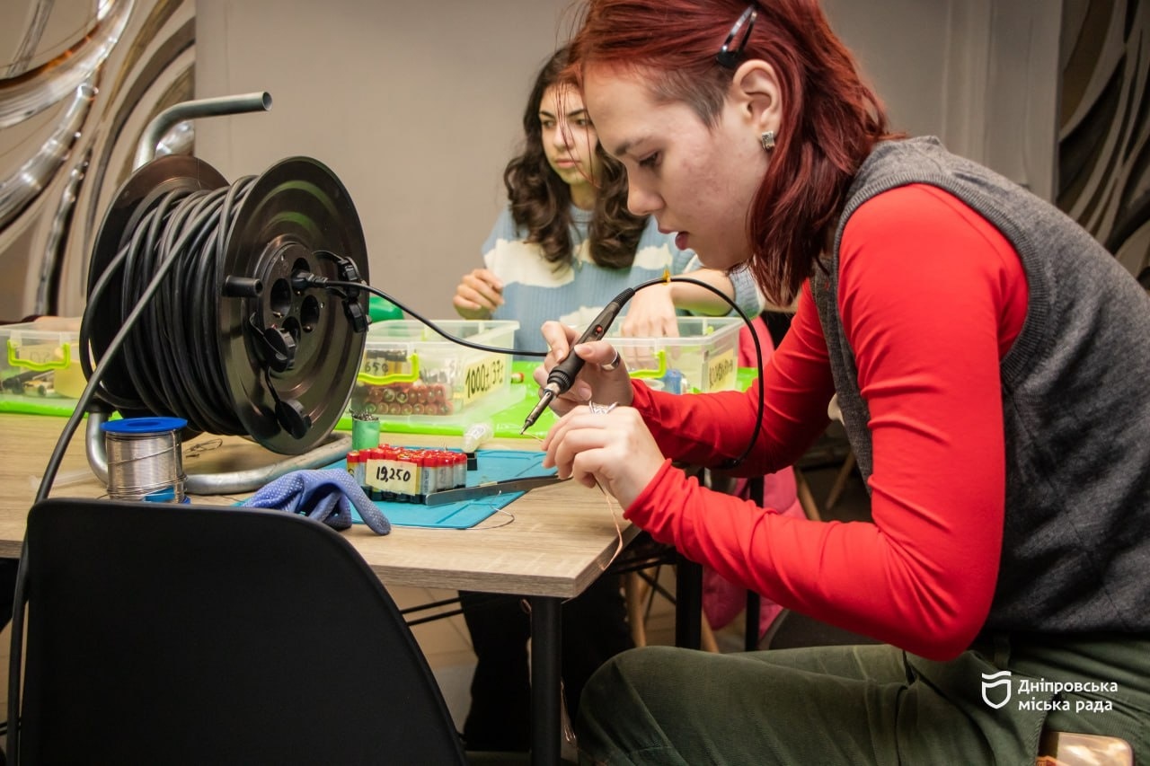 Молодь Дніпра створює унікальні проєкти для підтримки ЗСУ та скорішої Перемоги - 01.12.2025