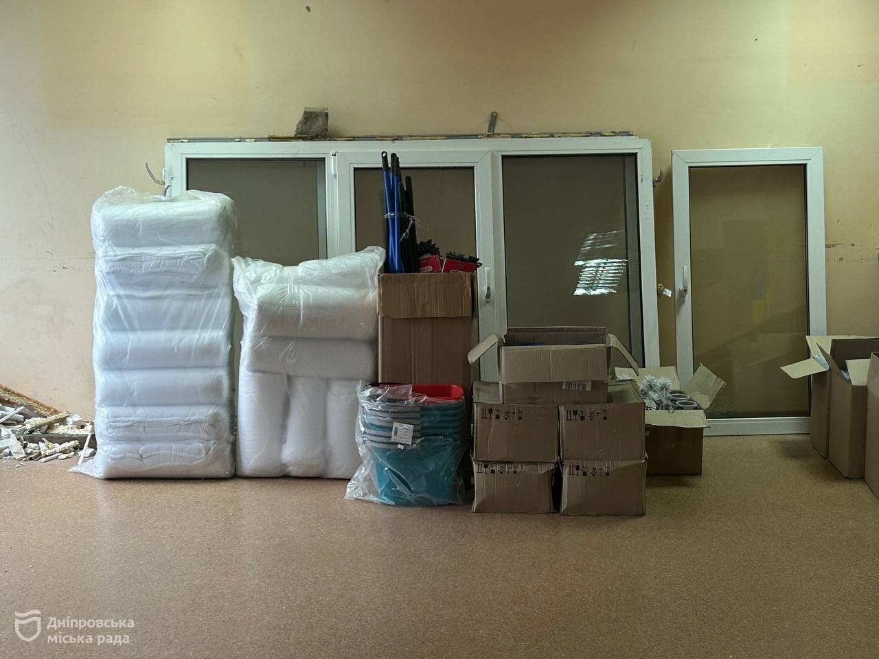 Дніпро відновлюється після обстрілів: міжнародні партнери ремонтують будинки - 03.12.2025